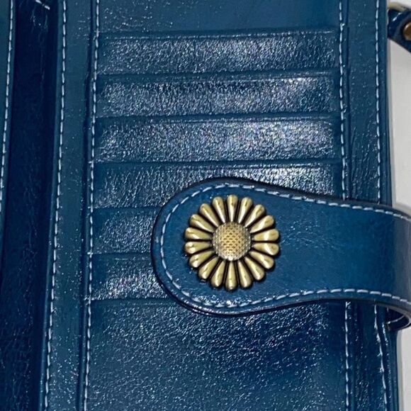 Sendefn Women's Blue Card and Coin Wristlet Wallet Size 4 X 7.5 - Picture 5 of 11
